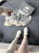 New Balance 9060 - Branco/Cinza